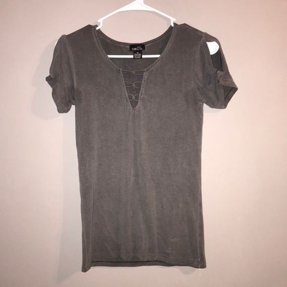 Rue 21 Top - Picture 1 of 5